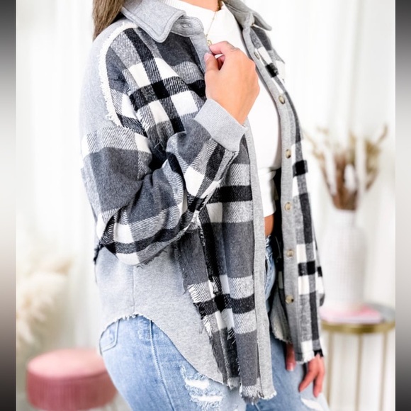 Shacket flannel - Picture 2 of 9